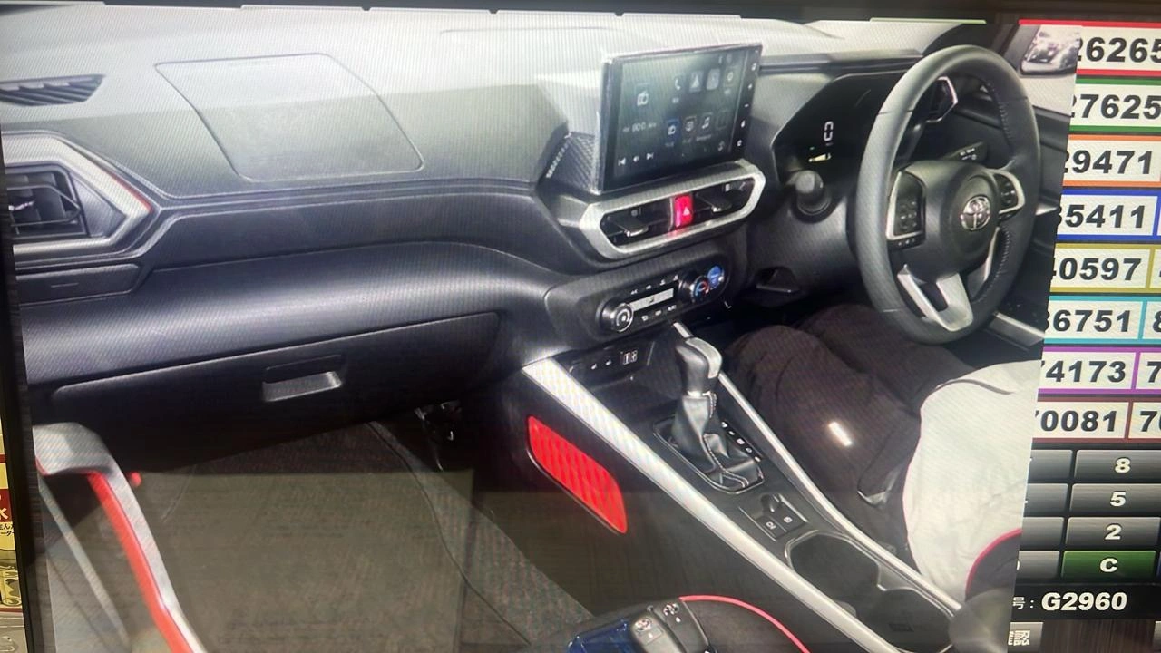 Toyota Raize Hybrid Z 2025 full black front view