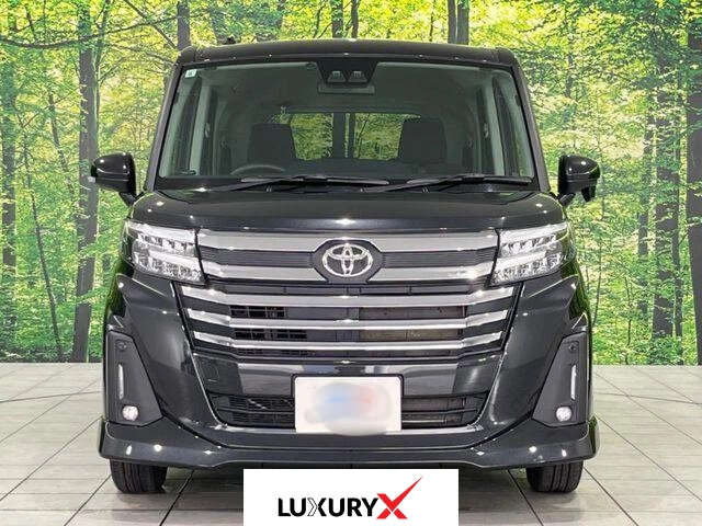 Toyota Roomy Custom G interior with navigation and push start