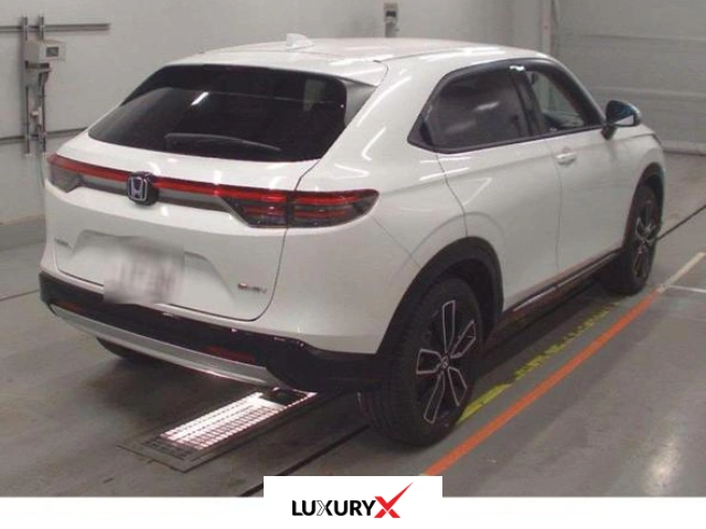 Honda Vezel e:HEV Z 2025 interior black half leather seats and digital cluster